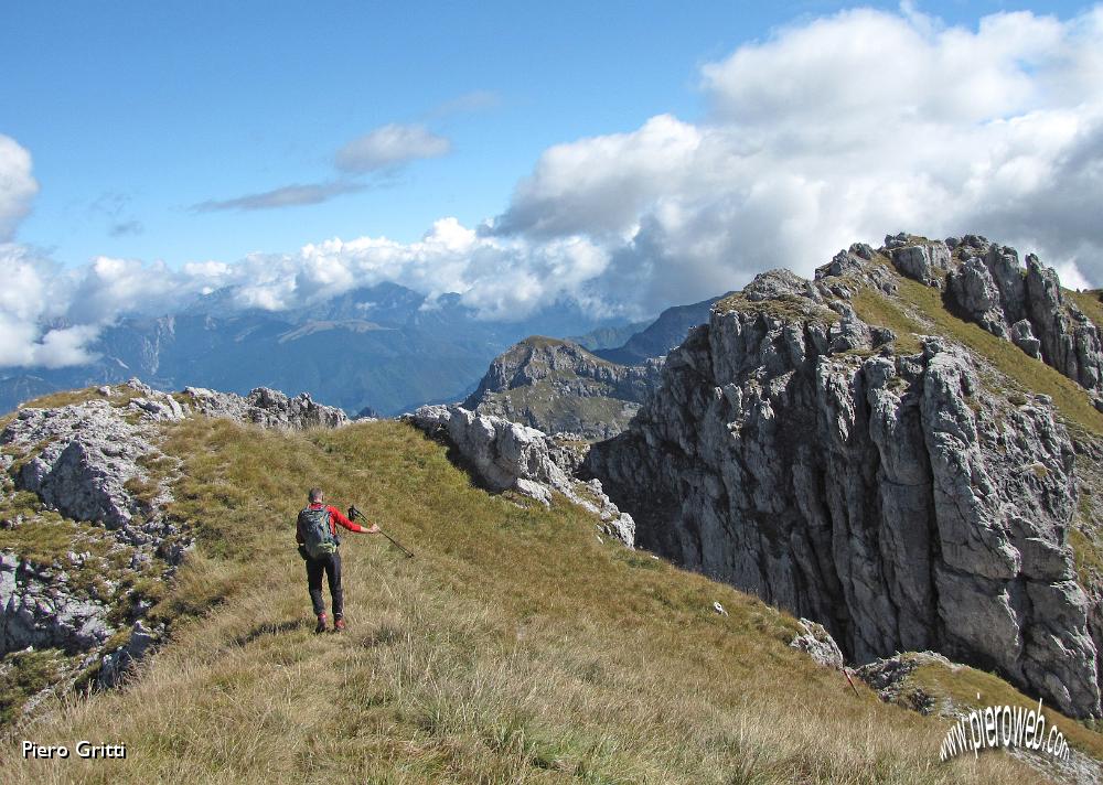 34 Passeggiando in vetta....JPG